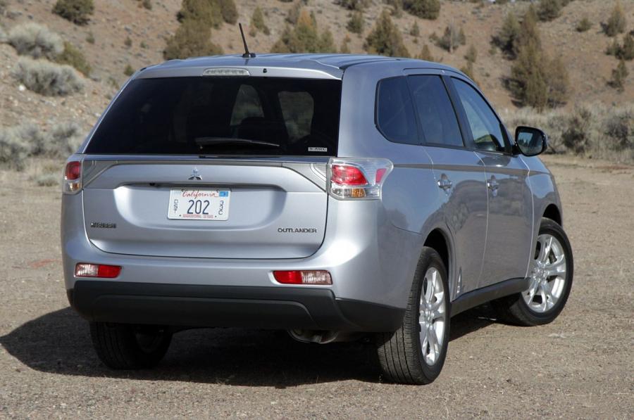  Mitsubishi Outlander 2014 года  (фото 7 из 136)